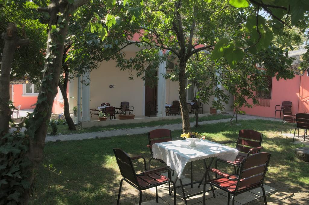 Hotel Tbilisi Garden Exterior foto